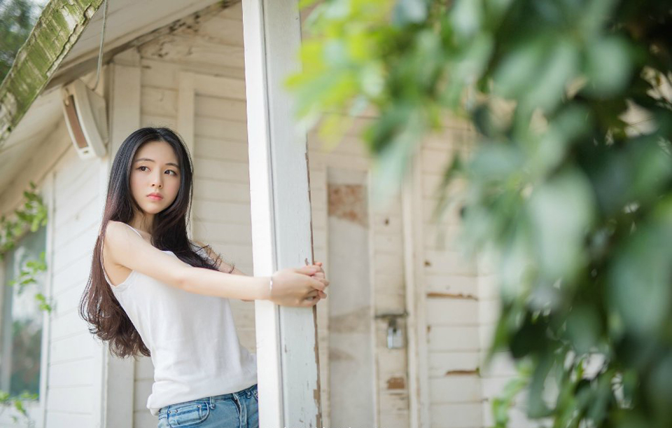 若是以往的话，按照规矩，这些蜀军至少也要裁掉一半，只留精锐，不过眼下大战在即，蜀道难行，也不好再从长安或是洛阳调拨兵马，而且关中军队虽然精锐，但蜀地毕竟特殊，关中那一套战法于蜀地并不合适，反倒是蜀中军队用起来更加顺手，而且似邓贤、泠苞这些归降的蜀将更精通属地作战，有他们相助，更能事半功倍。
